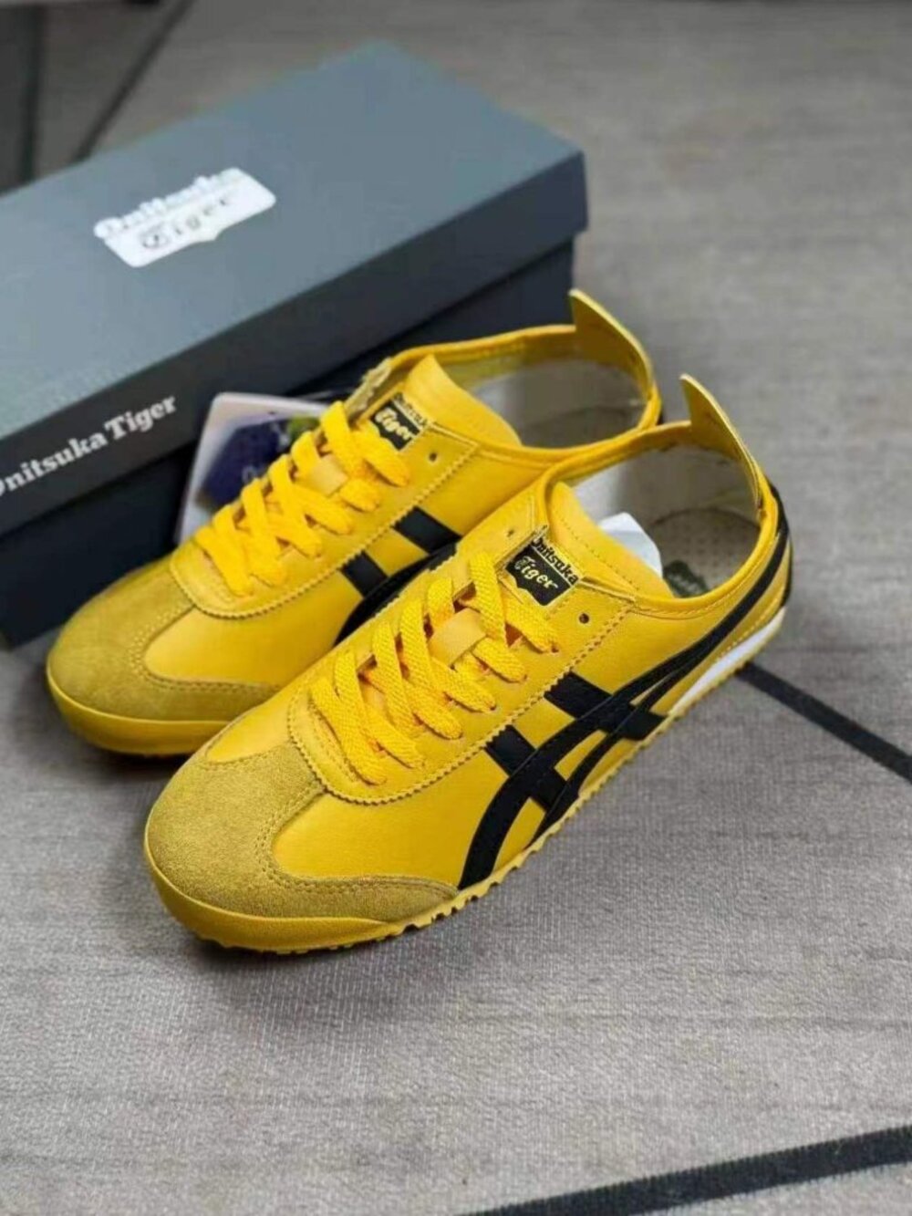Unworn Onitsuka Tiger Mexico 66 Retro Leather Sneakers